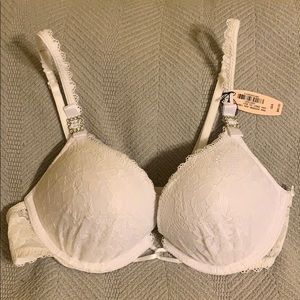 Victoria’s Secret bridal white lace pushup bra 32a